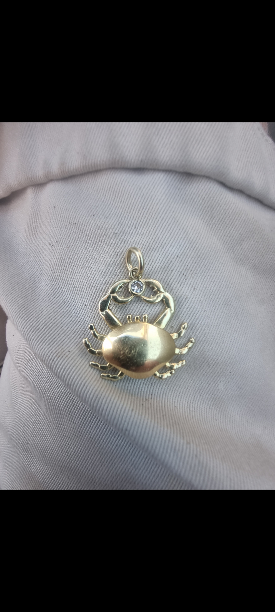 22ct gold Crab with Diamond return lost at beach
